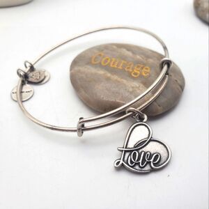 Alex and Ani‎ 2017 retired love bracelet B0806